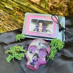 💜🖤🕷️🦇 The mistress of the dark wax melt skull hand poured soy melt🕸️🖤💜